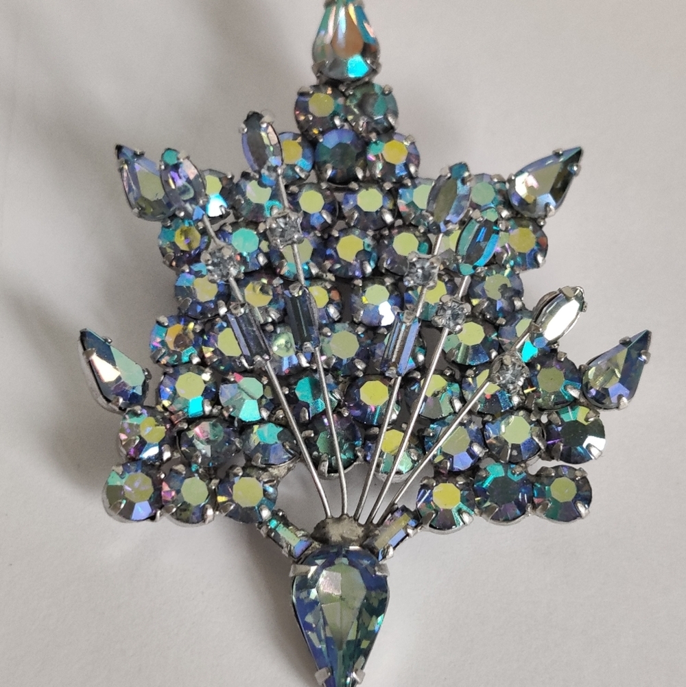 Dazzling Maple Leaf Statement Brooch 🍁